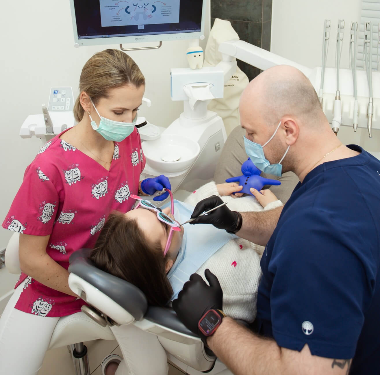 Bezstresowa higienizacja zęb&oacute;w u dziecka w gabinecie stomatologicznym Ez-Dent Oleśnica